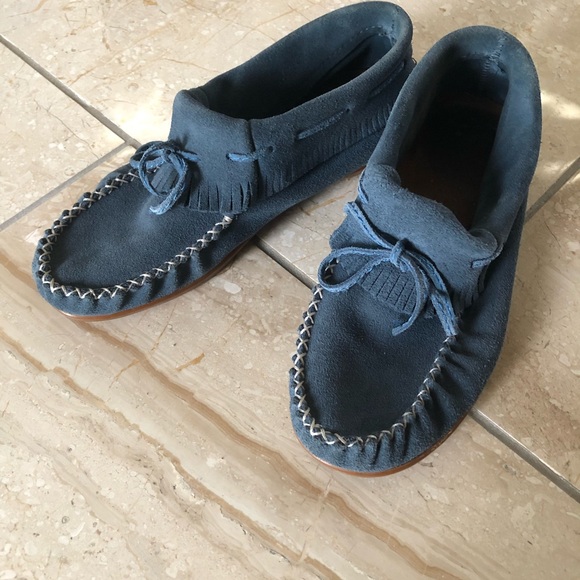 *SOLD* SoftMoc blue suede moccasins with white detail stitching - Picture 7 of 9